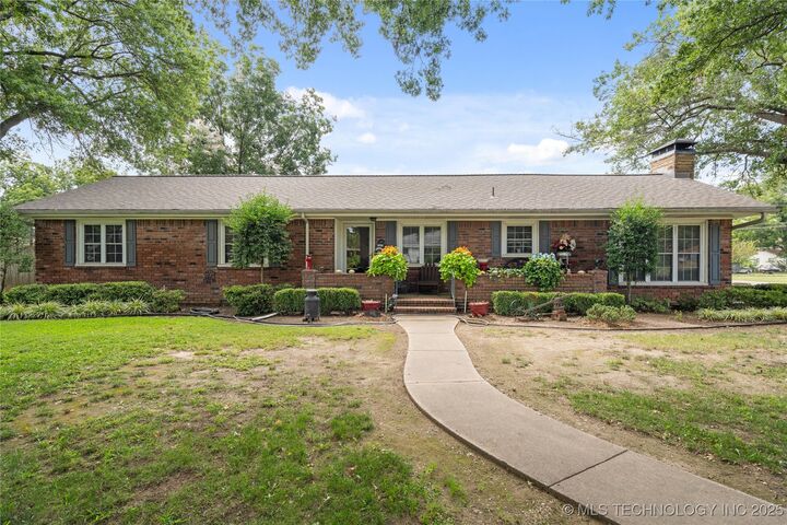 1102 SE 11th Street  Wagoner OK 74467 photo