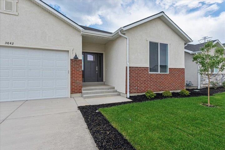 Property Photo:  2305 E Morning Glory Way Way  UT 84005