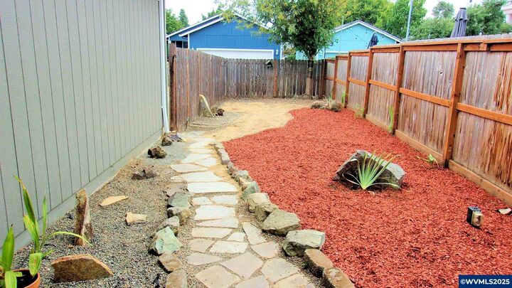Property Photo:  1146 Elm St NW  OR 97304 