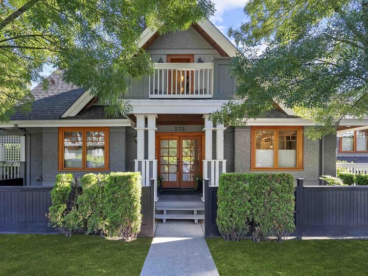 575 E 17th Street  North Vancouver BC V7L 2W4 photo