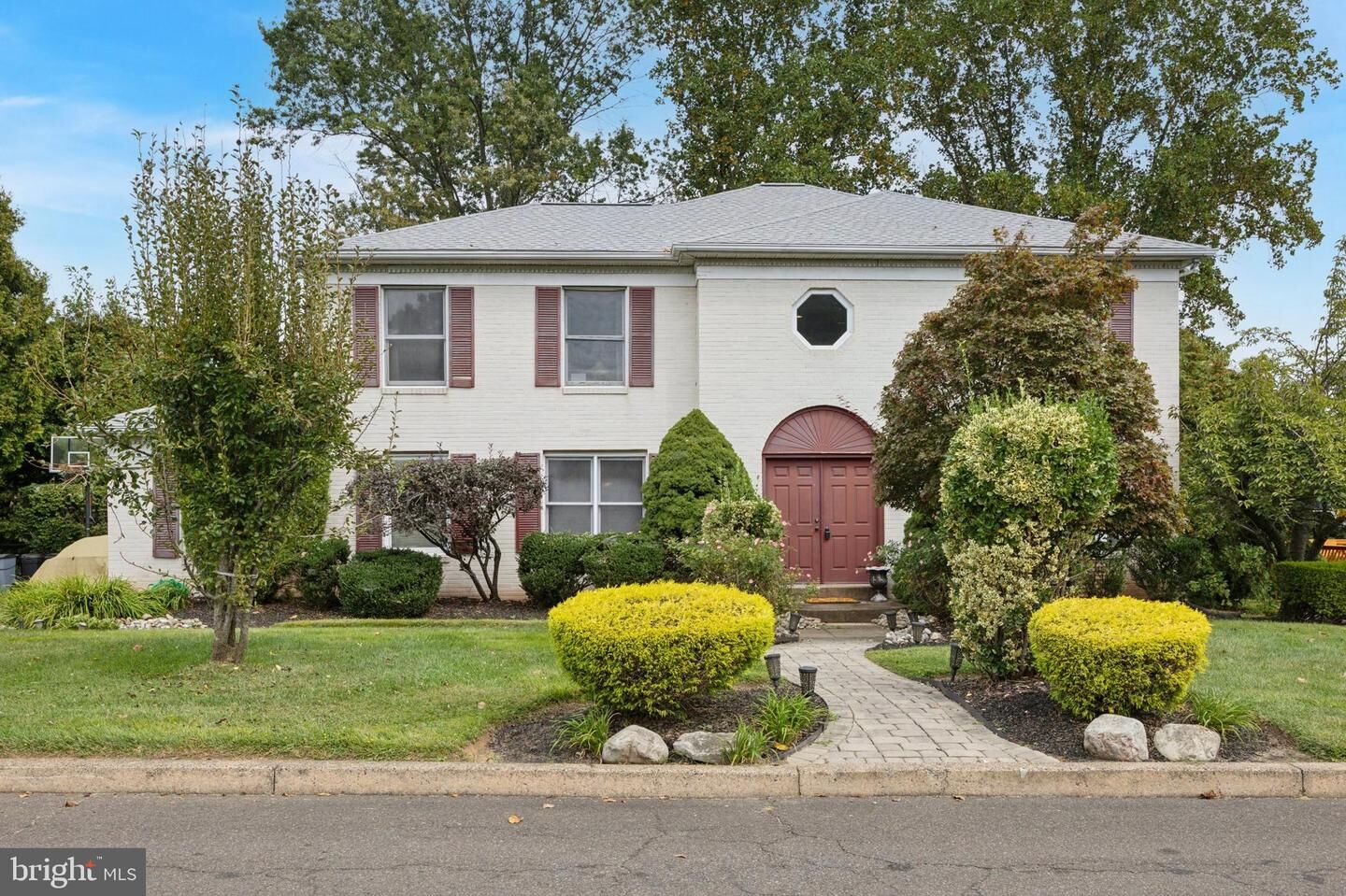 Property Photo:  21 Roy Lane  PA 19006 