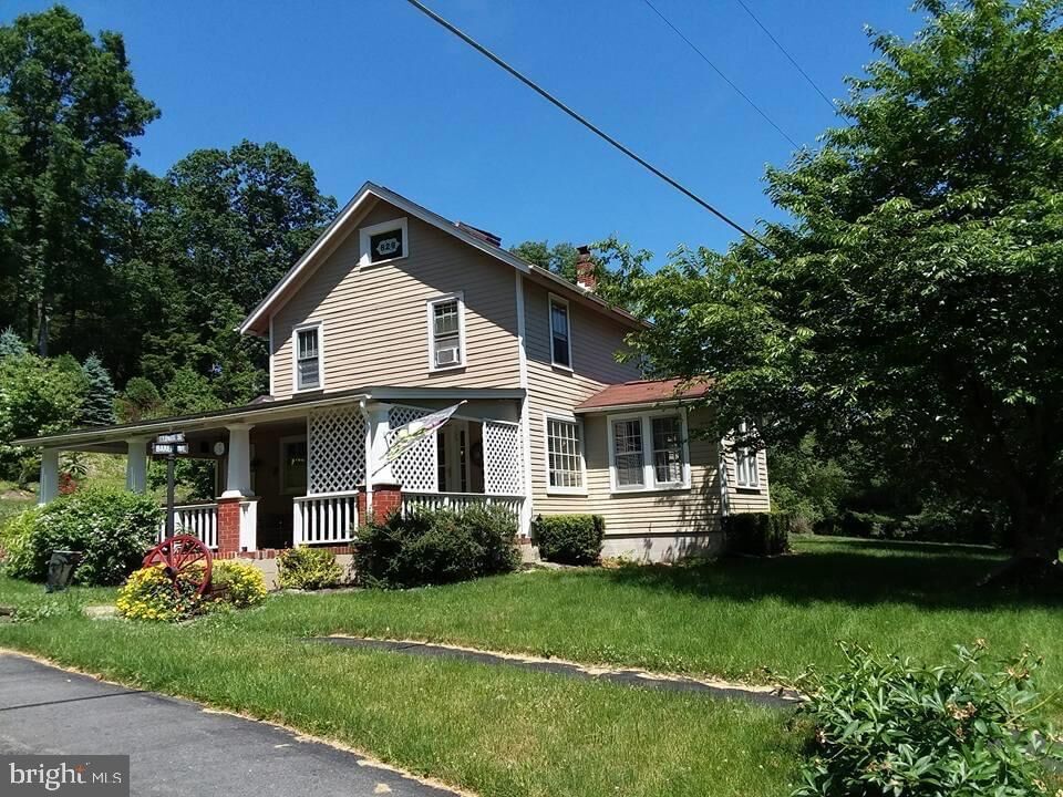 Property Photo: 423 Cottontail Lane PA 18353