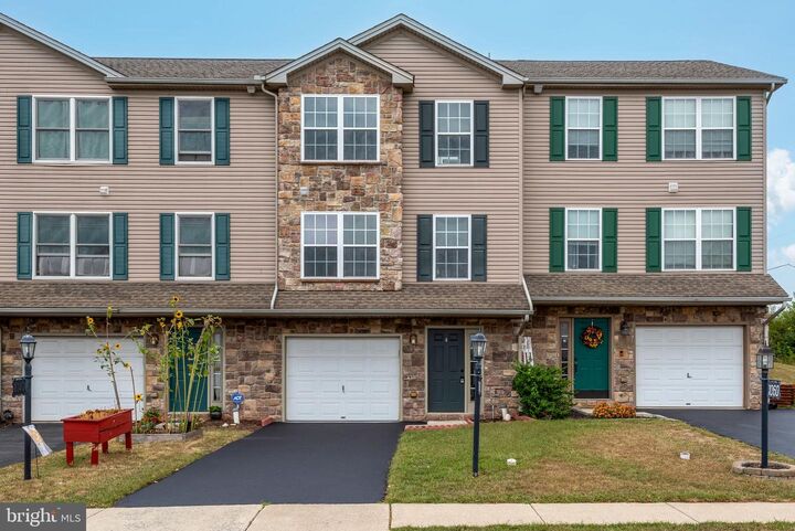 Property Photo:  1050 Matthew Drive  PA 17404 
