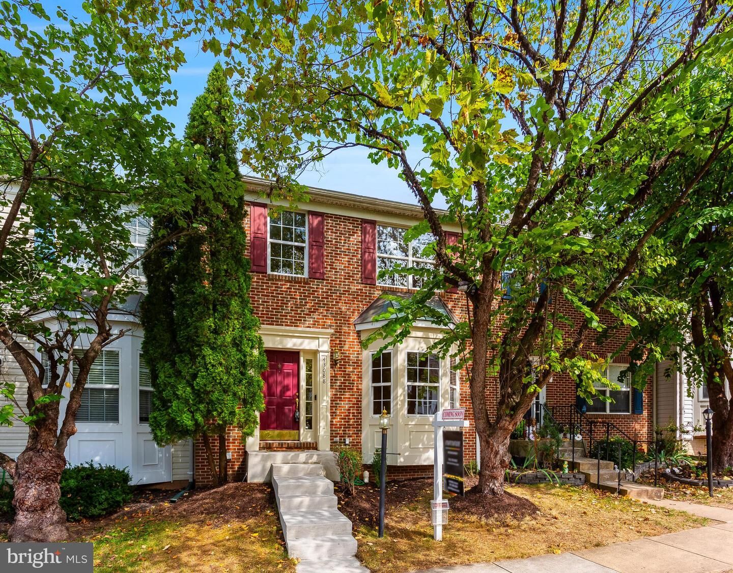 Property Photo: 43088 Candlewick Square VA 20176