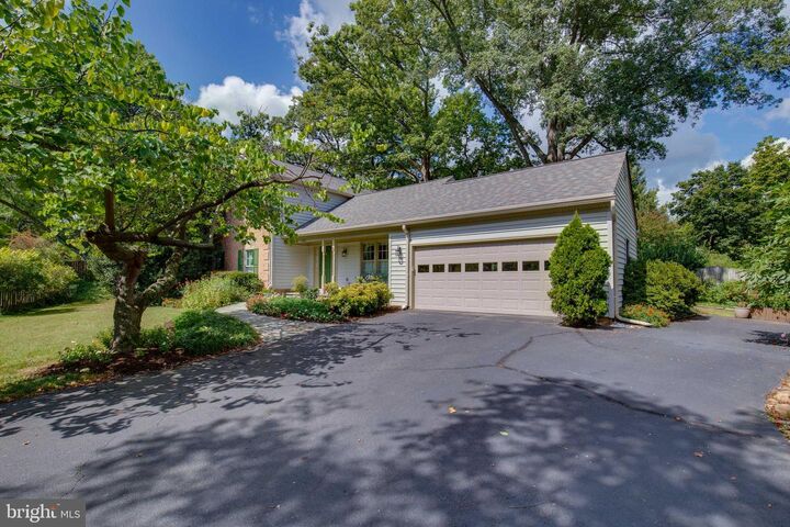 Property Photo:  5920 6th Street S  VA 22041 