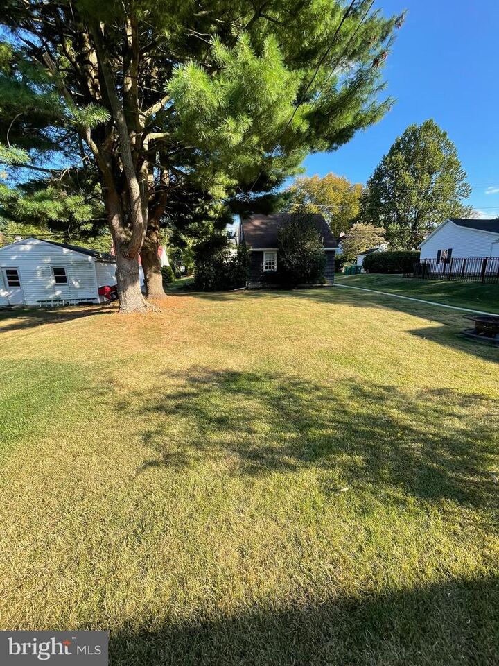 Property Photo:  124 Maple Avenue  PA 17033 