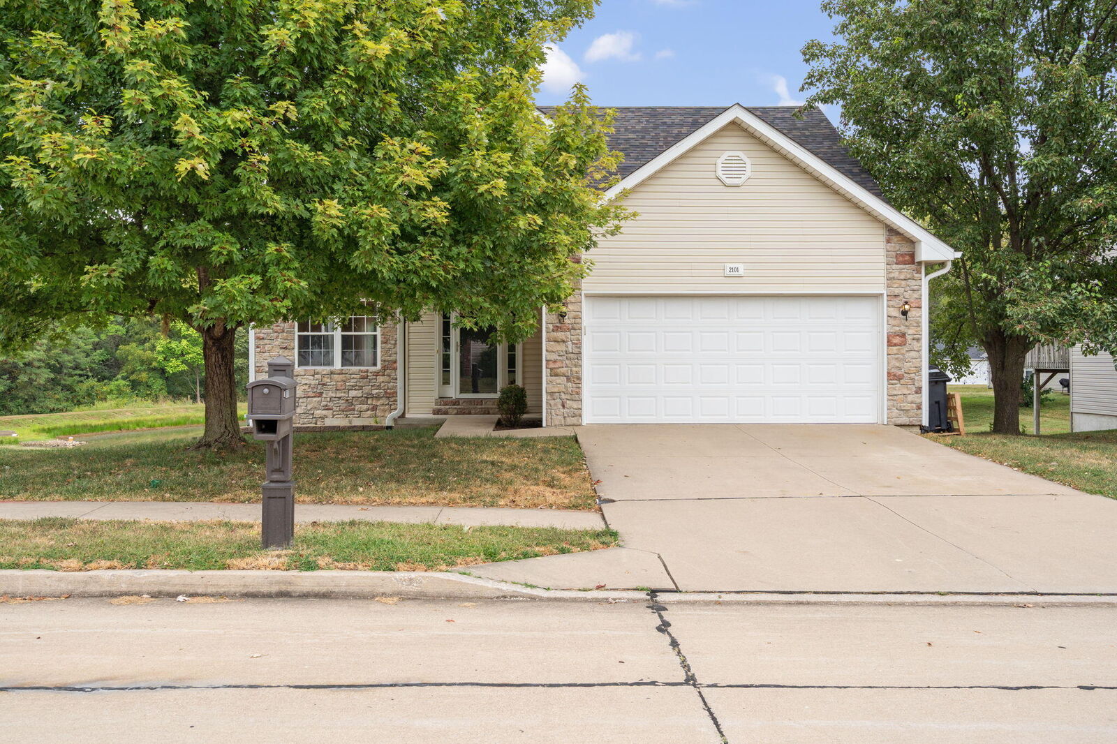 Property Photo: 2101 Bay Brook Dr MO 65201