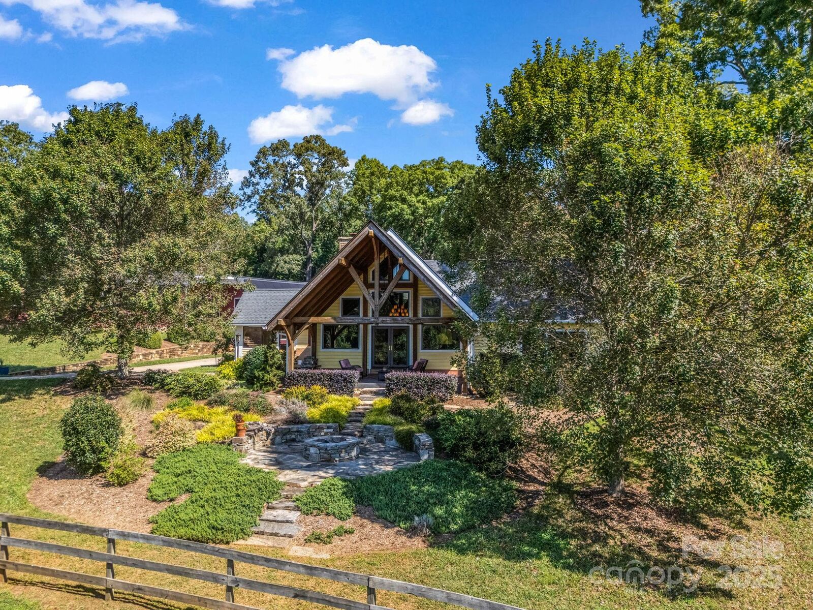 Property Photo:  1050 Hunting Country Road  NC 28782 
