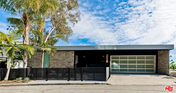 9356 Sierra Mar Dr  Los Angeles CA 90069 photo