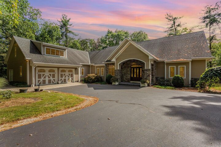 Property Photo:  2130 Arapahoe Lane  OH 43107 