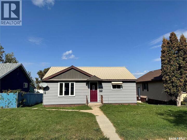 Property Photo:  410 20th Street E  SK S6V 1L1 