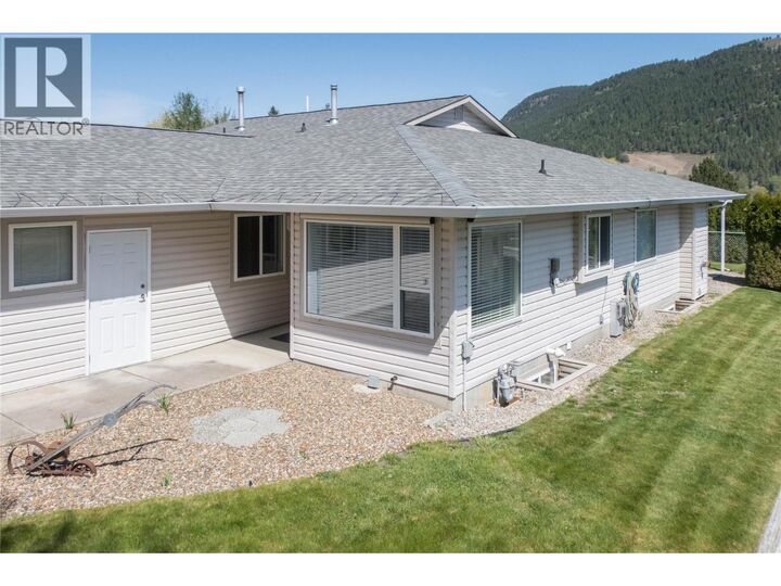 Property Photo:  2675 Pine Avenue 4  BC V0E 2G5 