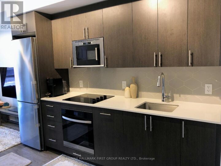 Property Photo:  2545 Simcoe Street North 202  ON L1L 0W3 