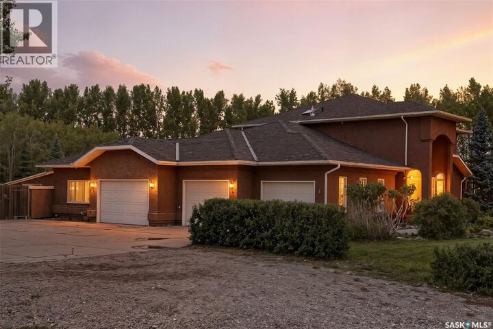 Property Photo:  2 Redwood Place  SK S7K 3J6 
