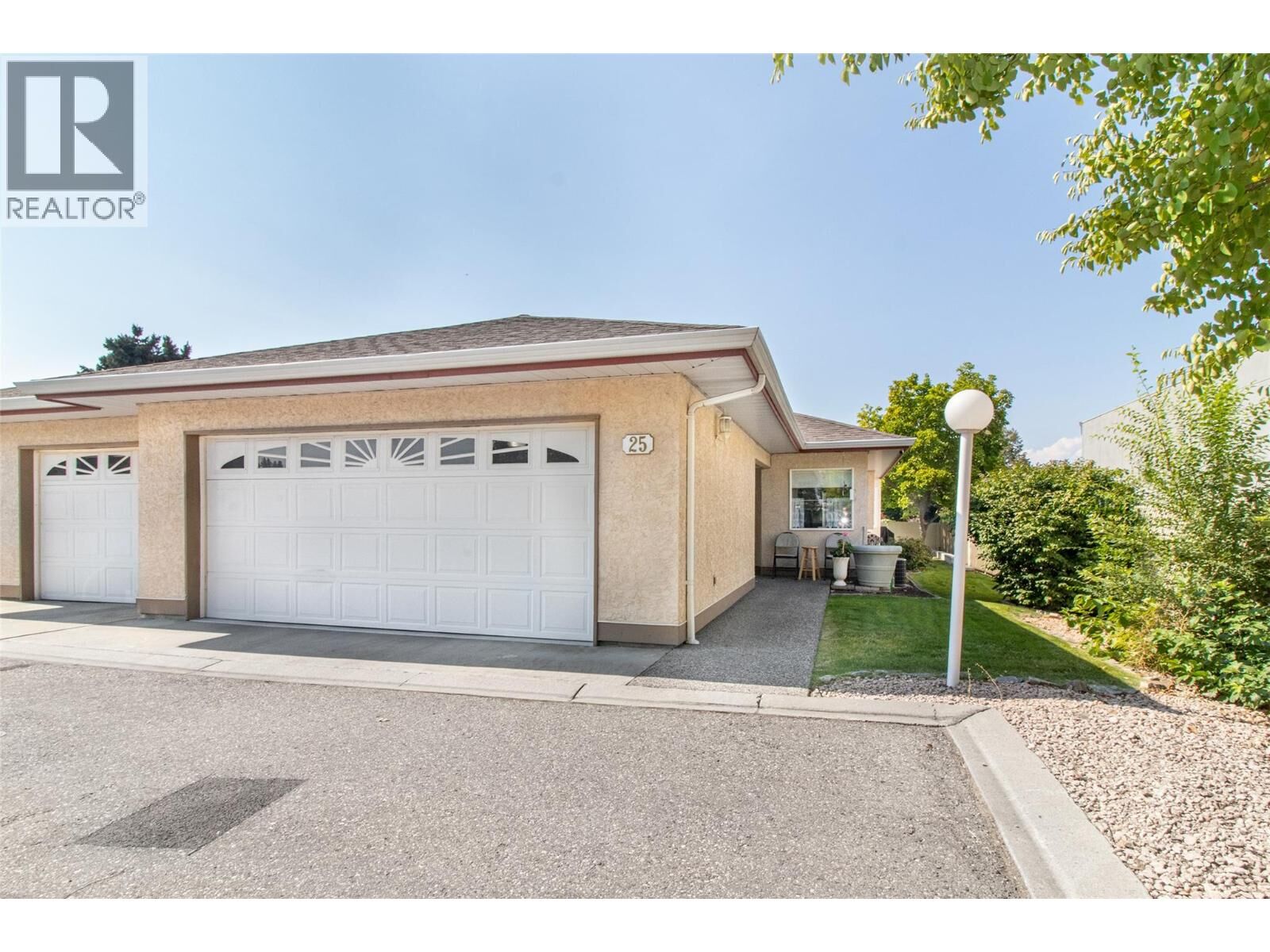 Property Photo:  1874 Parkview Crescent 25  BC V1X 7G6 