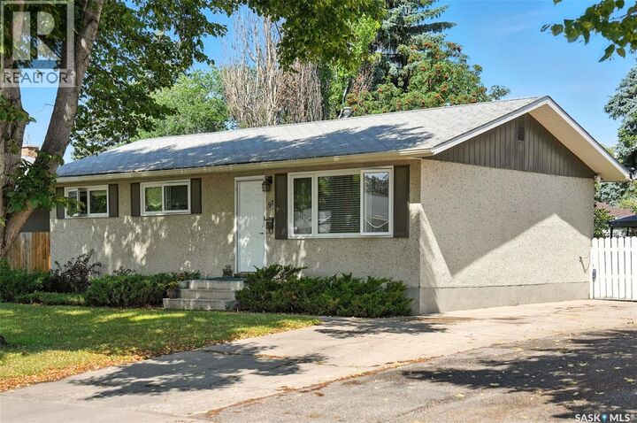 Property Photo:  97 Maxwell Crescent  SK S7L 3Y4 