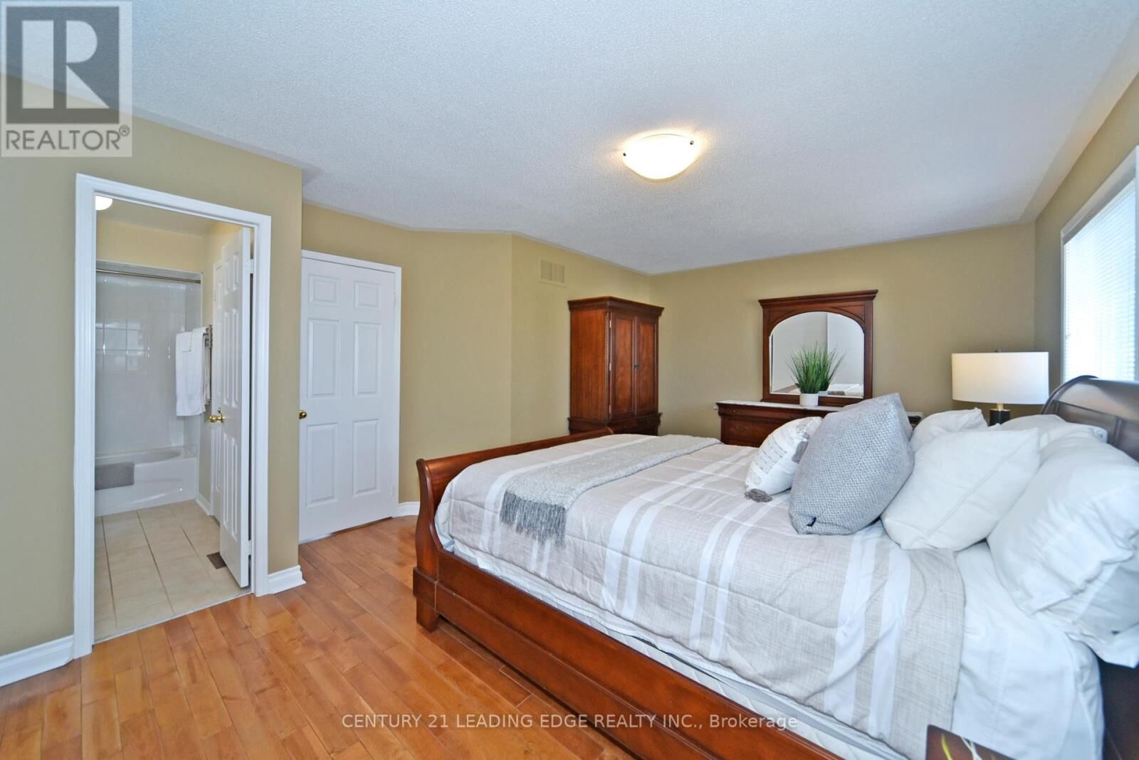 Photo de la propriété:  548 Nottingham Crescent  ON L1K 2V6 