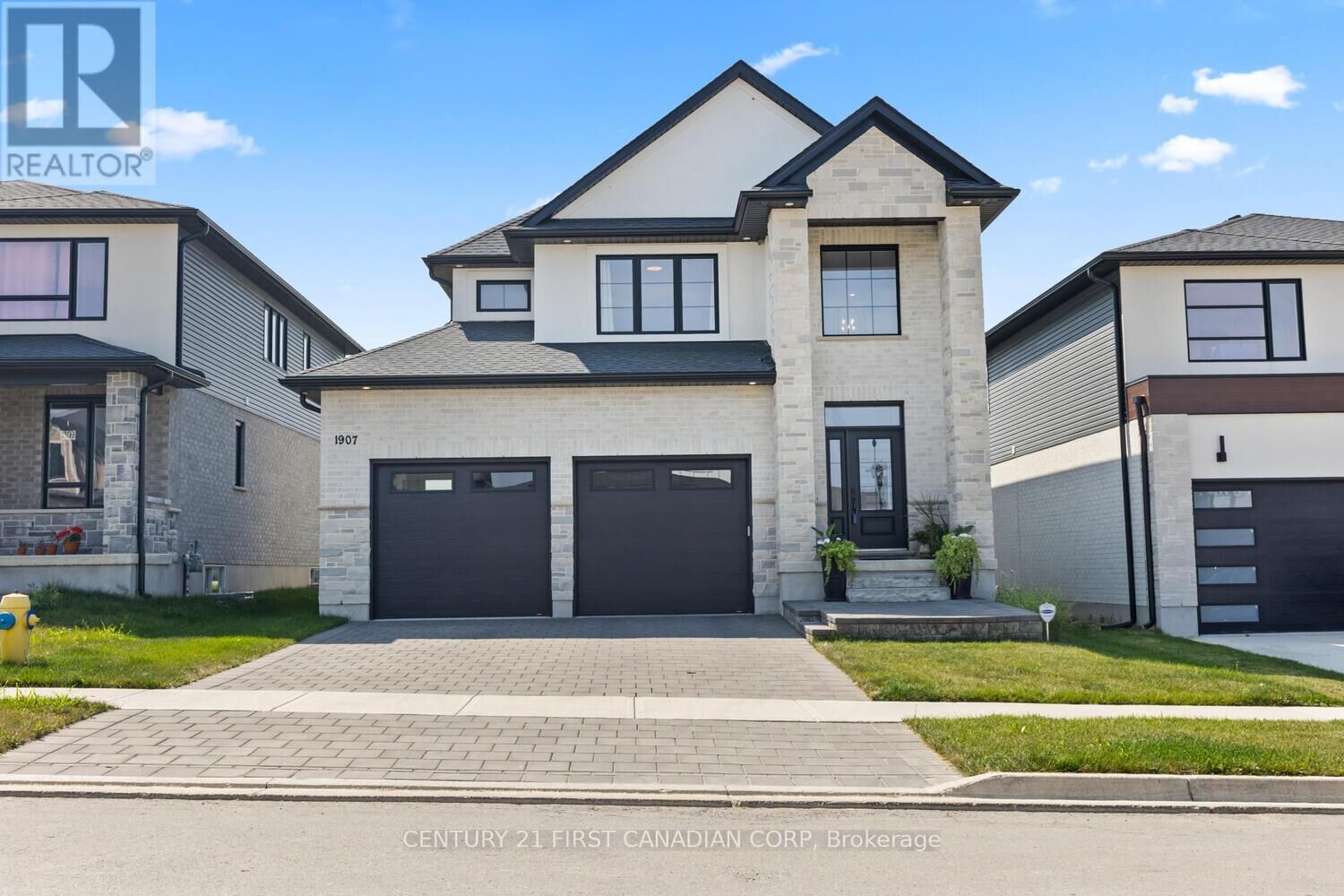 Photo de la propriété: 1907 Fountain Grass Drive ON N6K 0M2