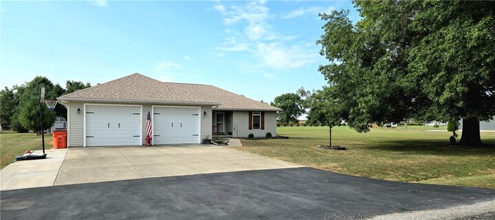 41 South Shores  Sullivan IL 61951 photo