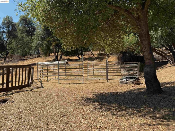 Property Photo: 16631 Atencio Ct CA 95370