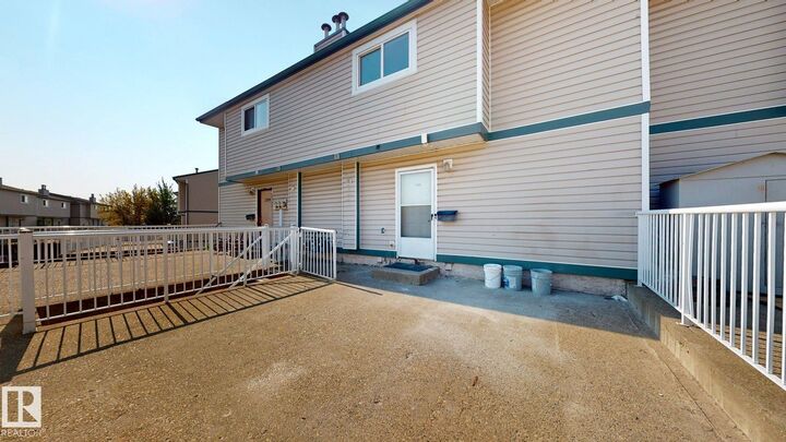 1396 Lakewood Road NW  Edmonton AB T6K 3M2 photo