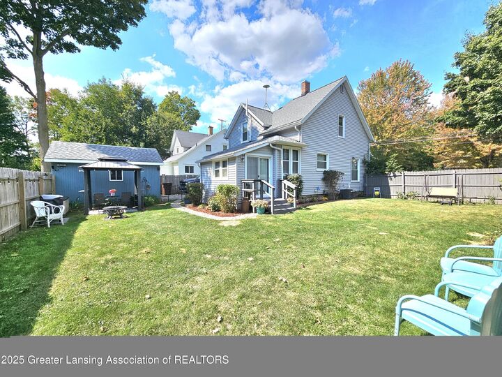 Property Photo:  315 W Henry Street  MI 48813 