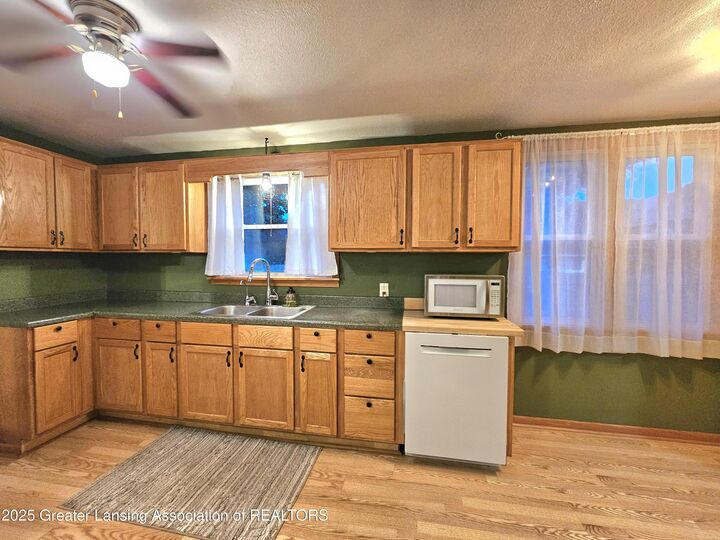 Property Photo:  315 W Henry Street  MI 48813