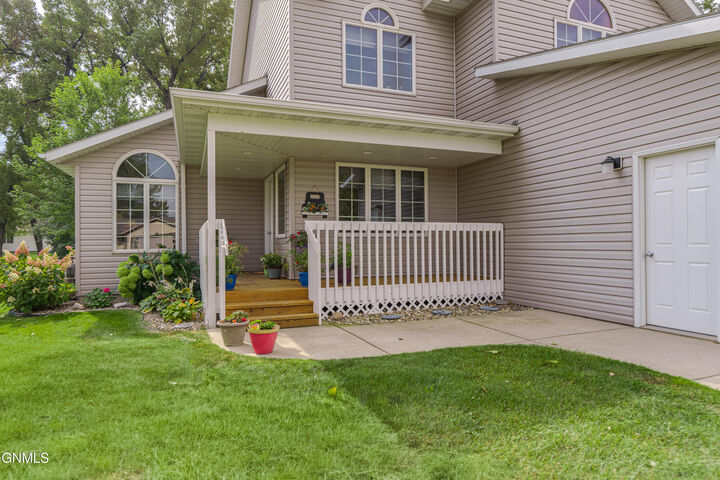 Property Photo:  3200 Bay Shore Bend SE  ND 58554 