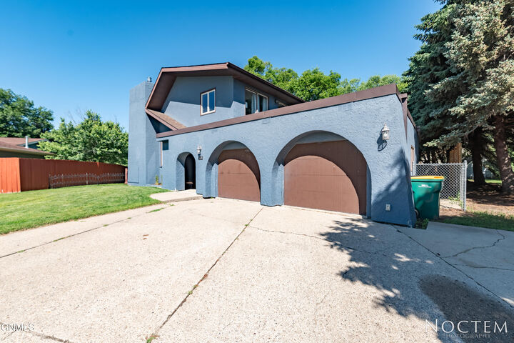 Property Photo:  638 Easy Street  ND 58504 