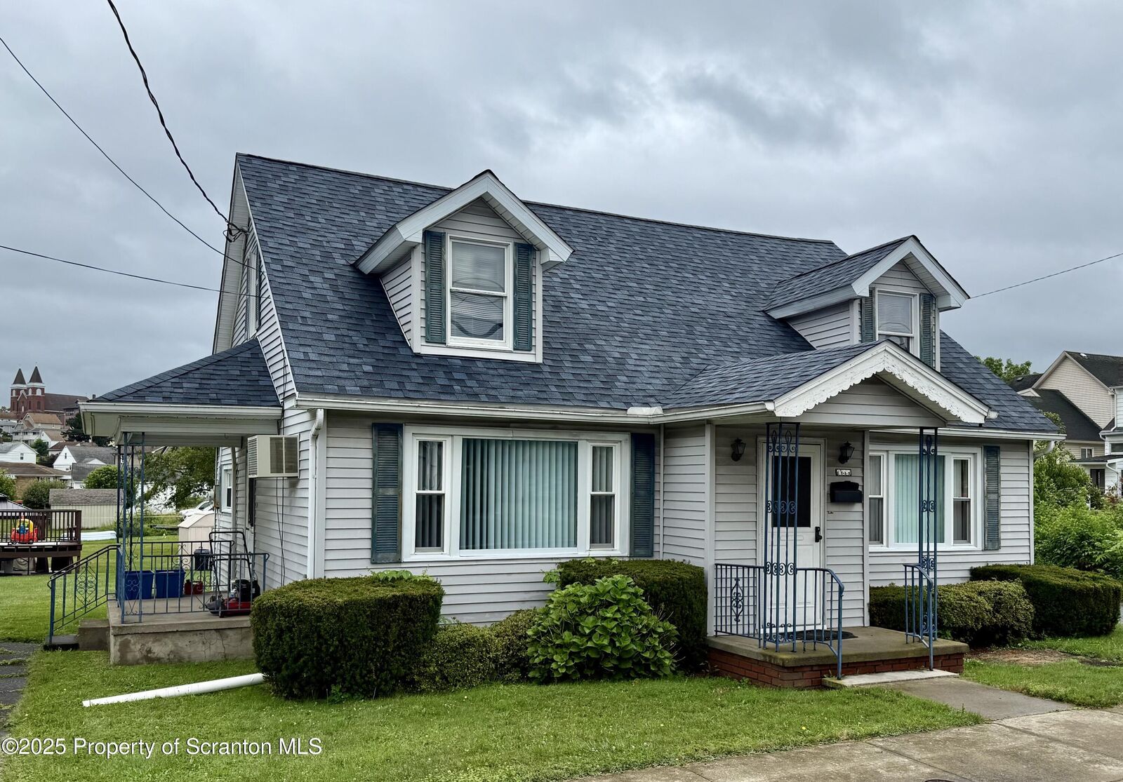 Property Photo:  605 Roth Street  PA 18507 