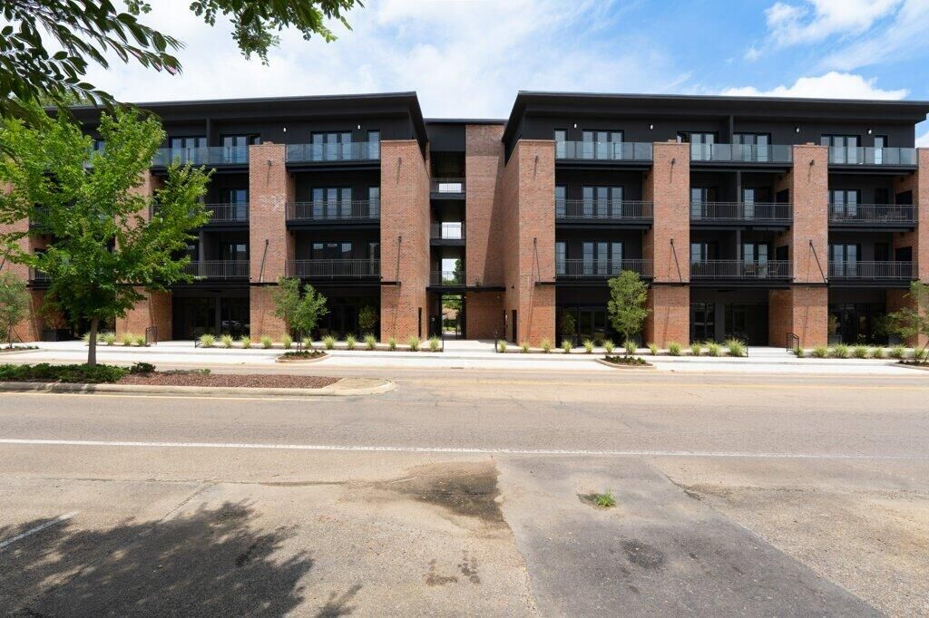 Property Photo: 403 Russell St #203 MS 39759
