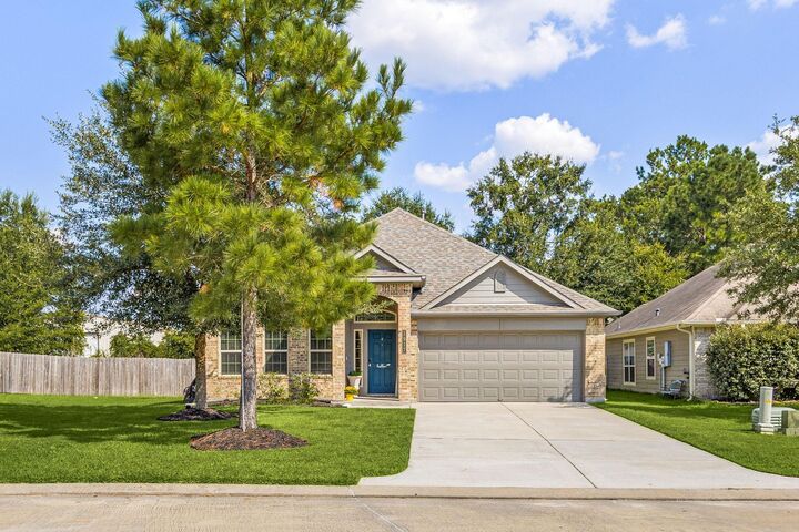 Property Photo:  1917 Briar Grove Drive  TX 77301 