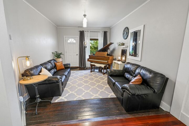 Property Photo:  203 Vermeer Road  IA 50219 