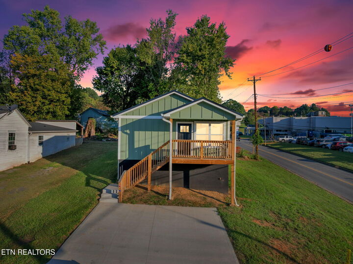 Property Photo: 1002 Watercrest St TN 37814