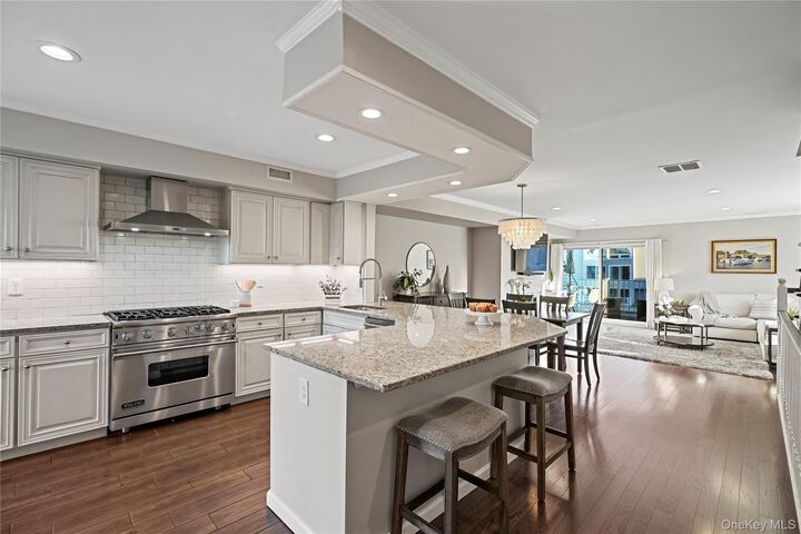 Property Photo:  21 Deepwater Way  NY 10464 