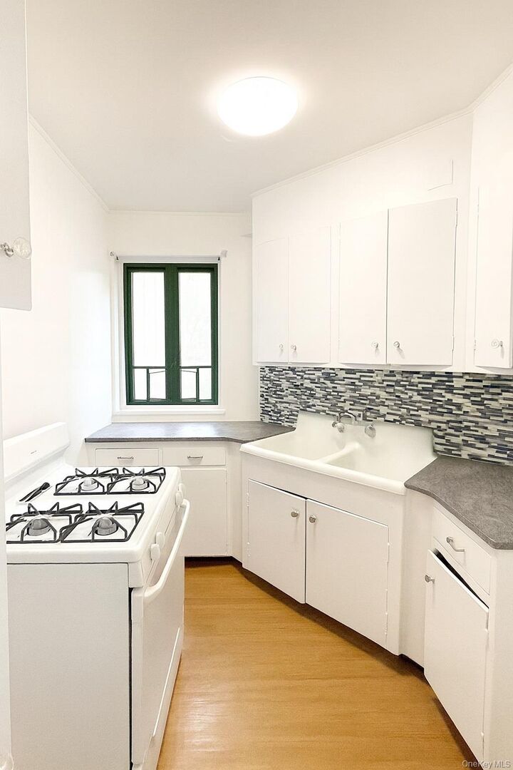 Property Photo: 1554 Unionport Road 3B NY 10462