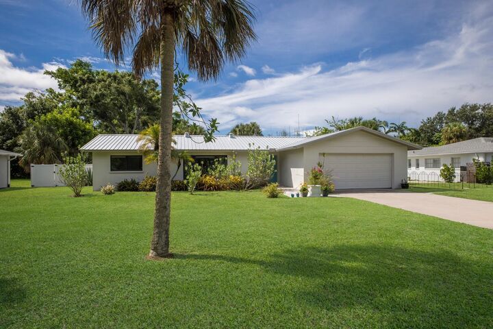 Property Photo:  426 N Shore Drive  FL 34234 