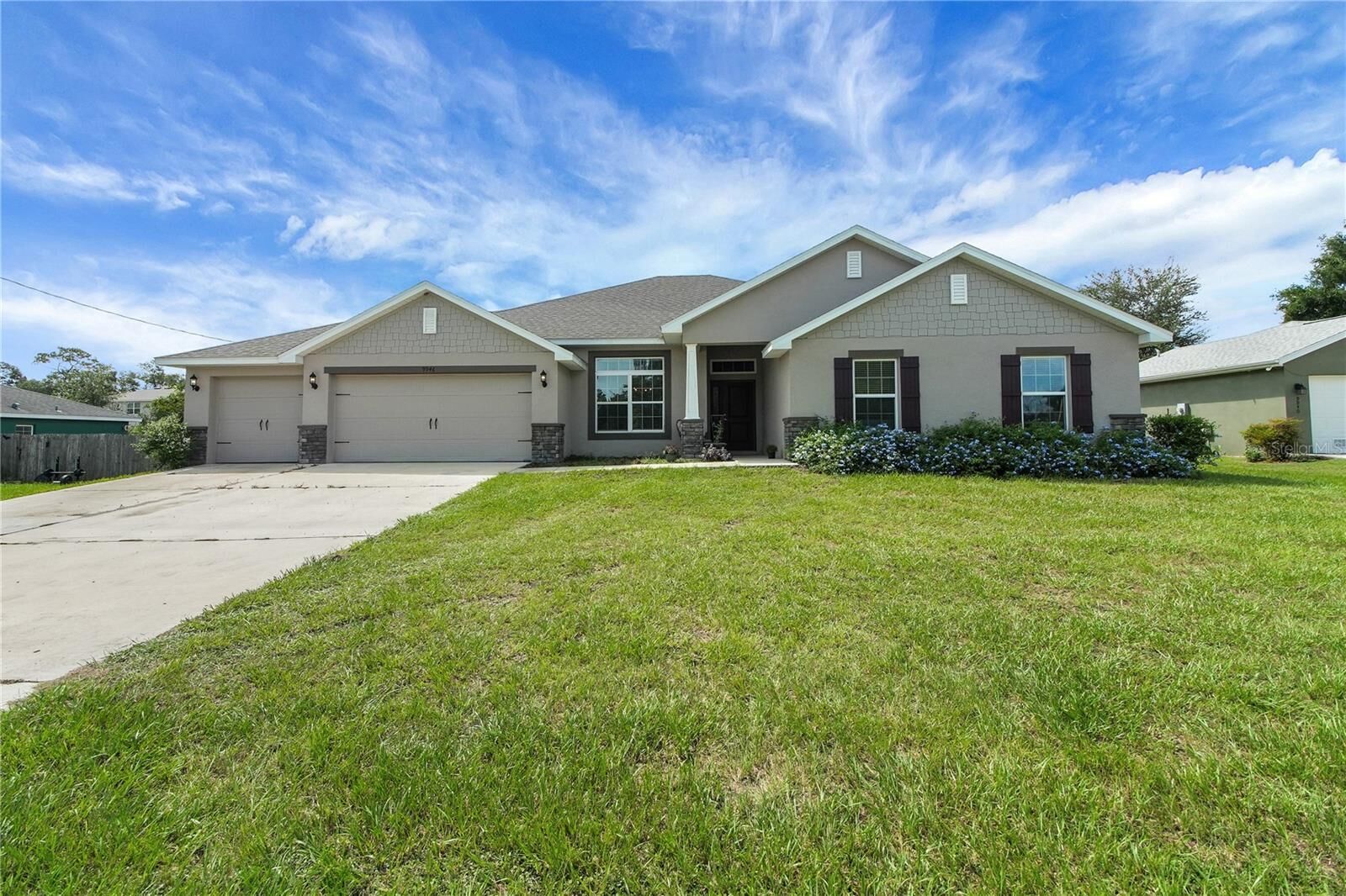 Property Photo: 9946 SE 159th Street FL 34491