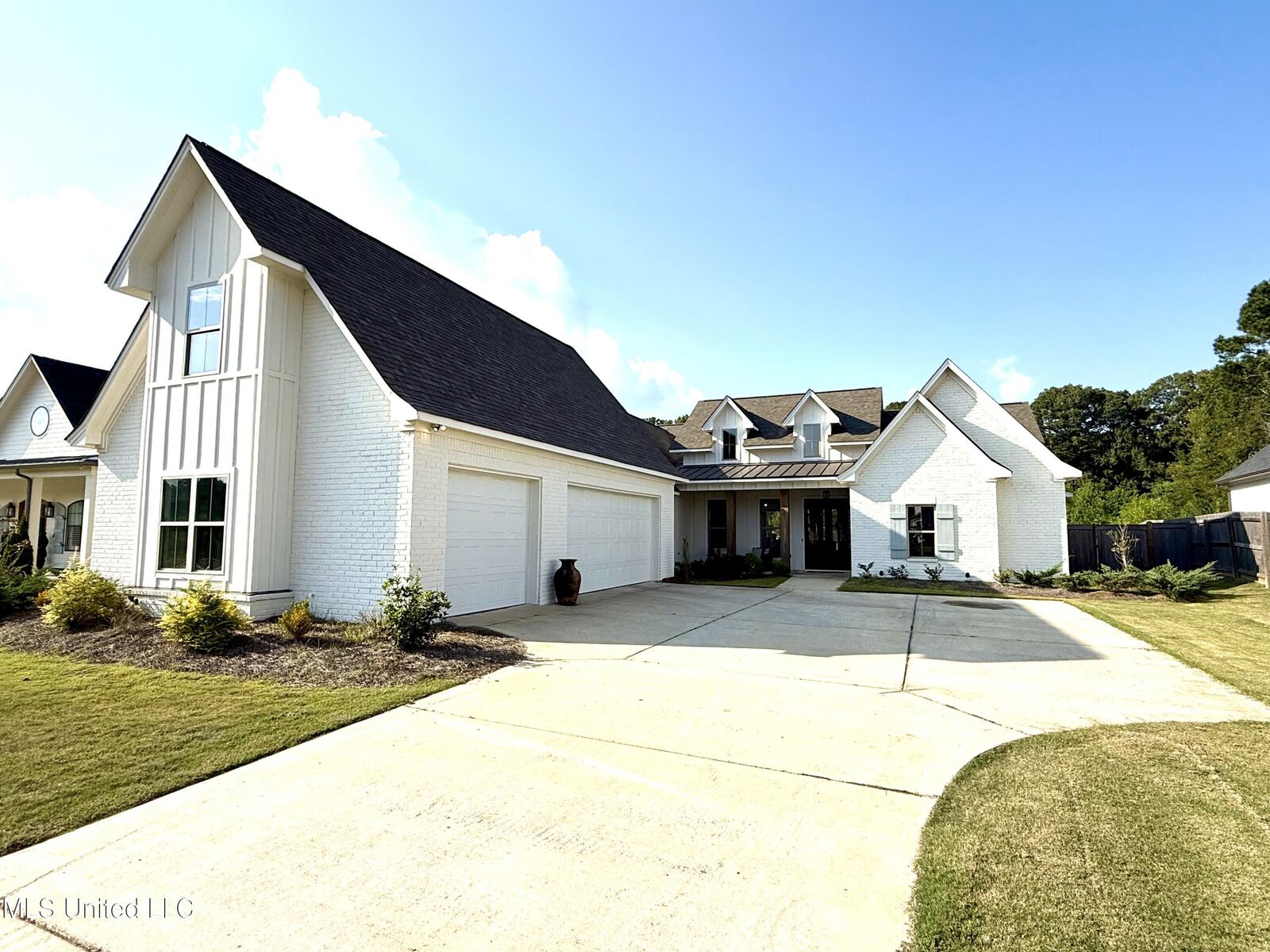 Property Photo: 114 Biltmore Cove MS 39232