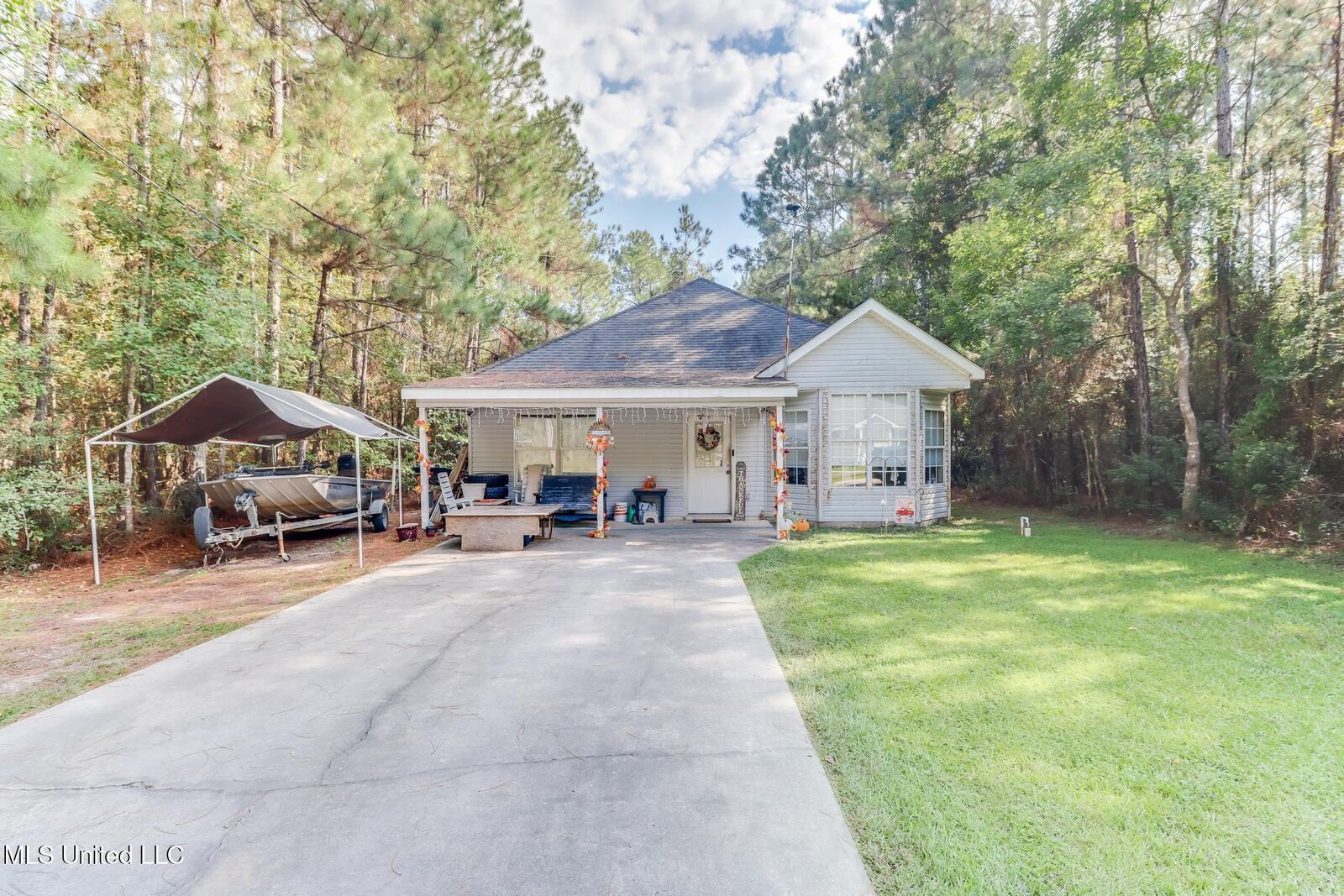 Property Photo:  6141 W Jackson Street  MS 39520 