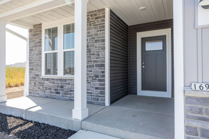 Property Photo: 1690 Whalen Dr WI 53066