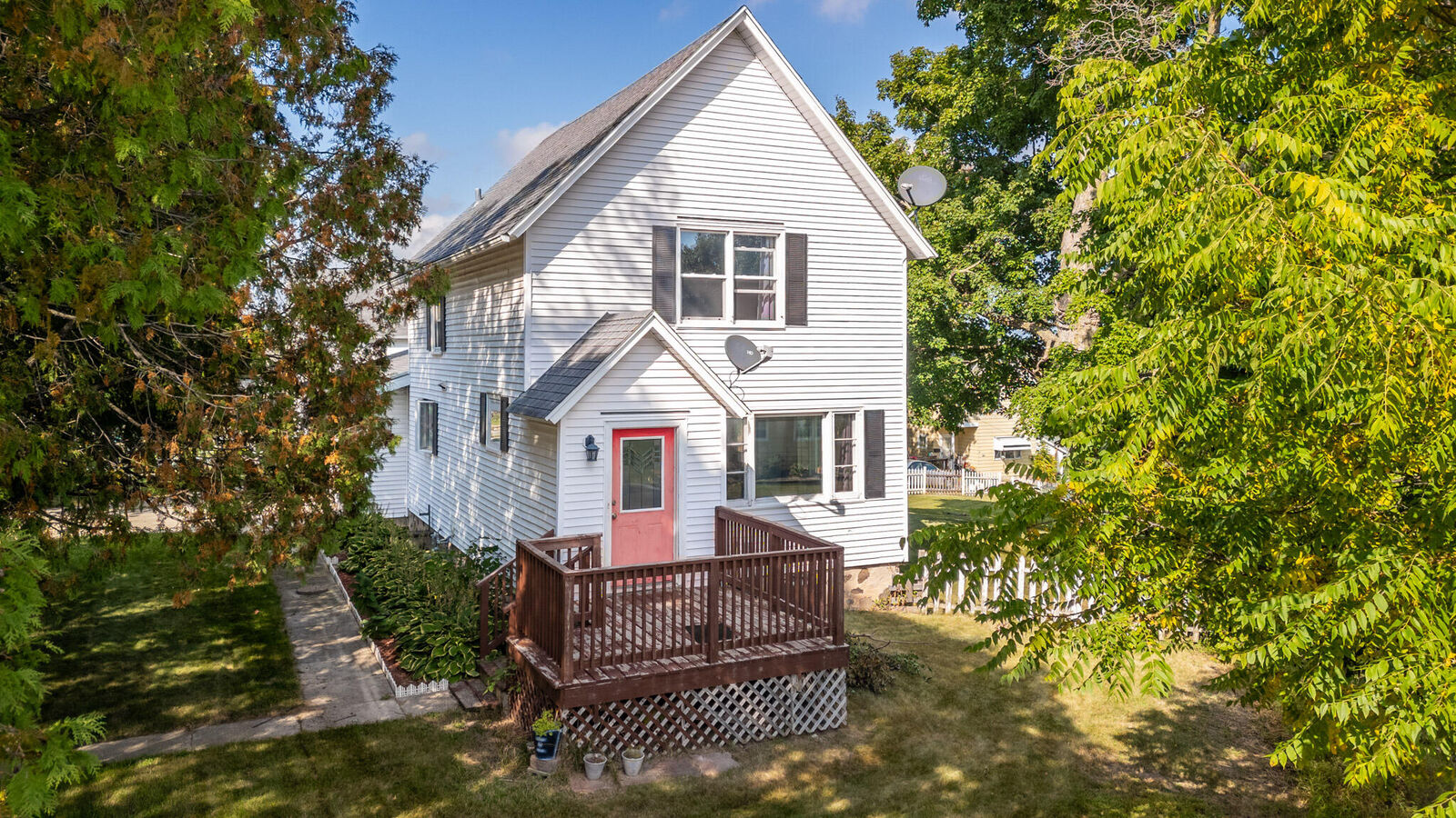 Property Photo: 105 N Park Pl WI 53073