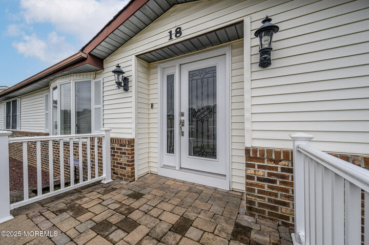 Property Photo:  18 Parkview Way  NJ 07726 