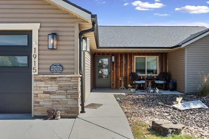Property Photo: 1915 Absaroka Street SD 57783