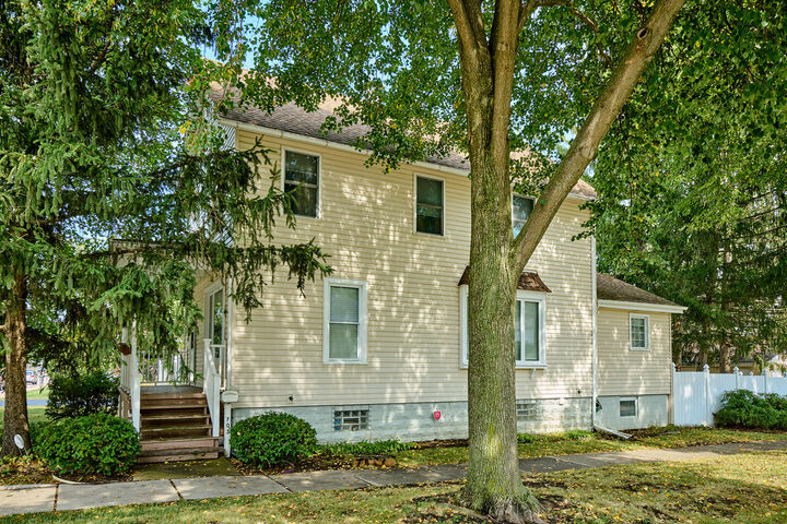 Property Photo:  703 N Arlington Heights Road  IL 60004 