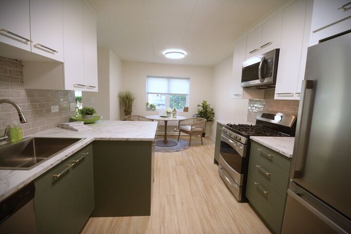 Property Photo:  801 E Miner Street 1A  IL 60004 