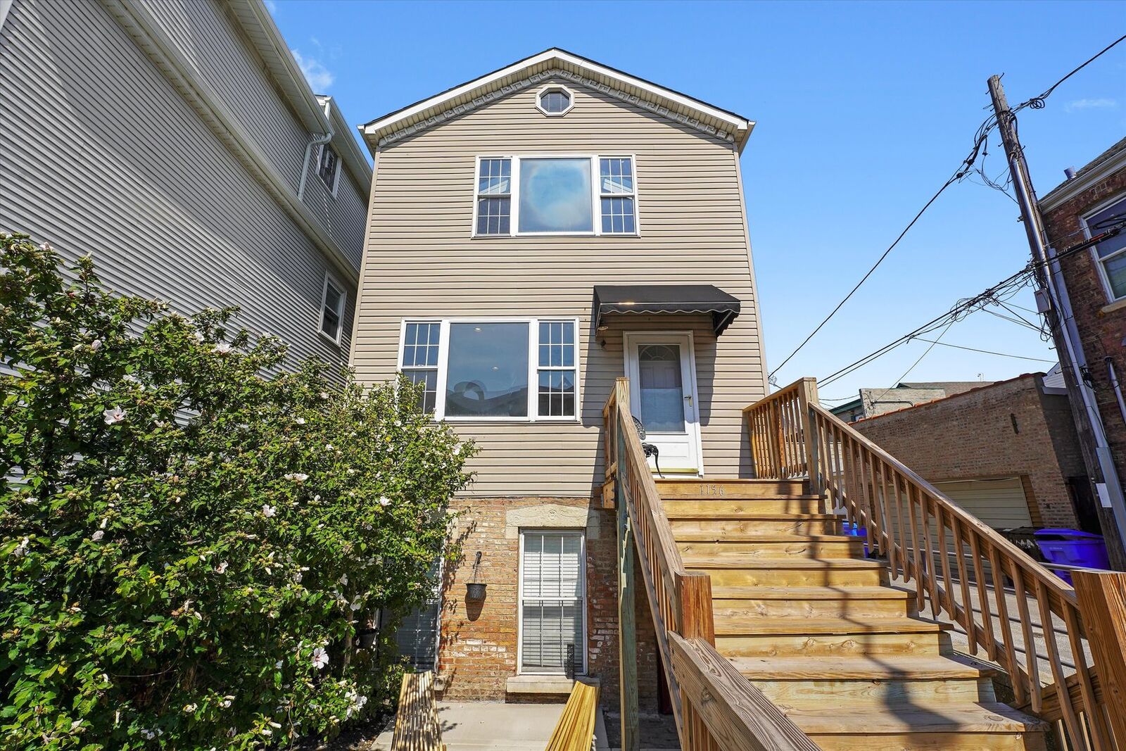 Property Photo: 1156 W 19th Place 2 IL 60608