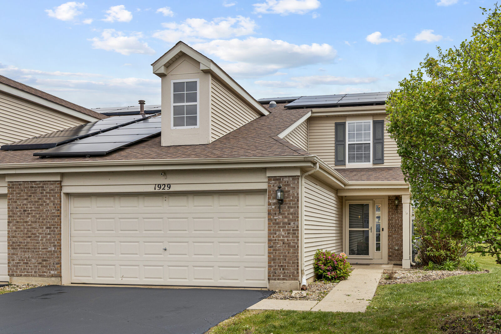 Property Photo:  1929 Diamond Head Trail  IL 60140 