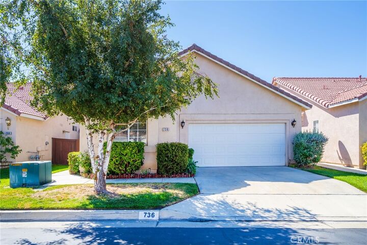 Property Photo: 736 Camino De Oro CA 92543