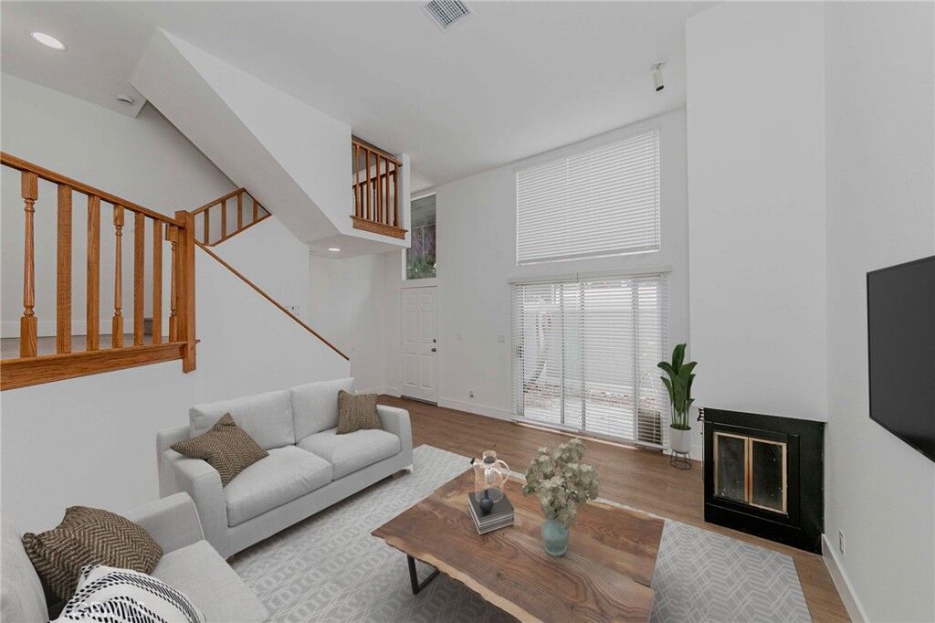 Property Photo: 1929 E Washington Blvd 2 CA 91104